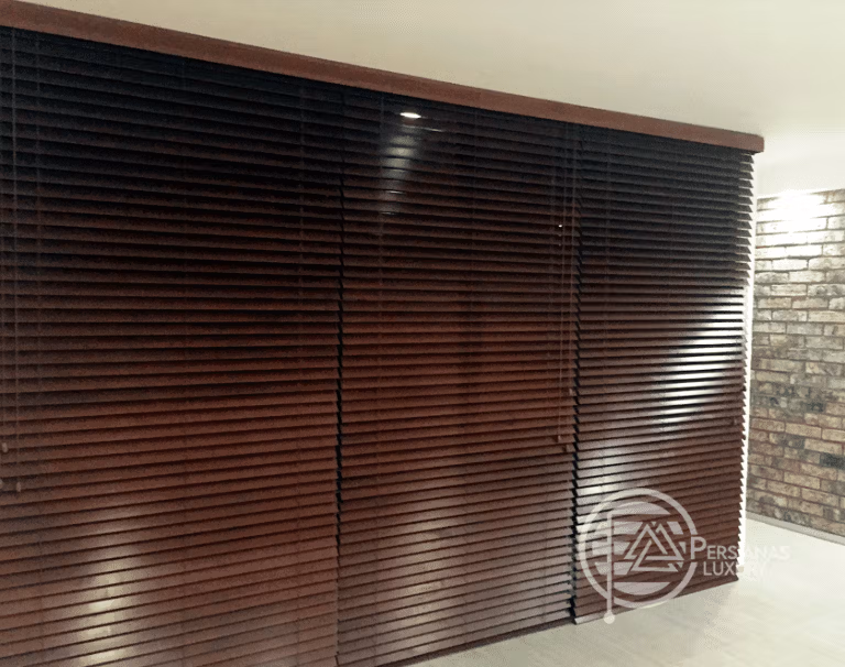 Persianas horizontales de aluminio o madera